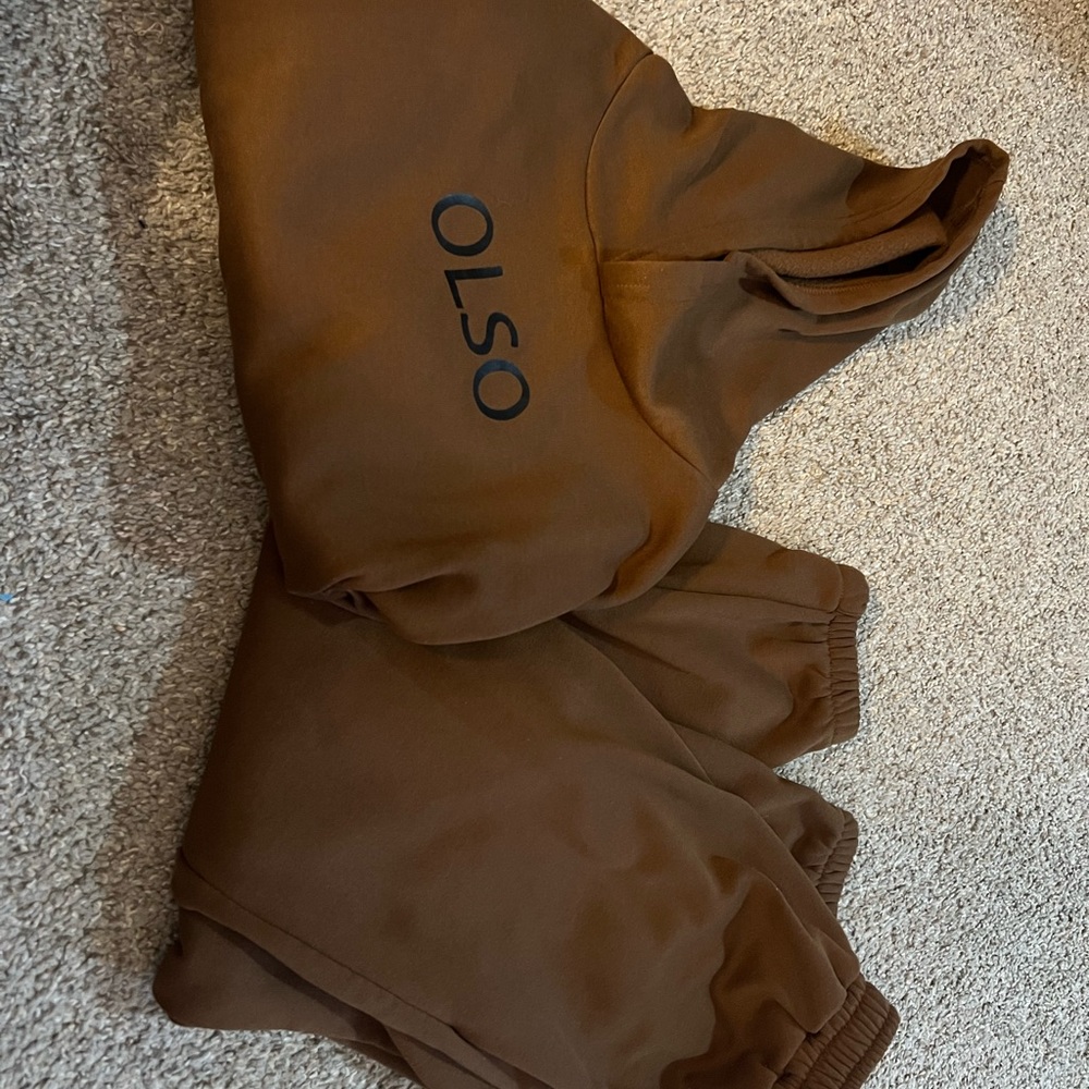 Cropped Brown Hoodie and Sweatpants Set